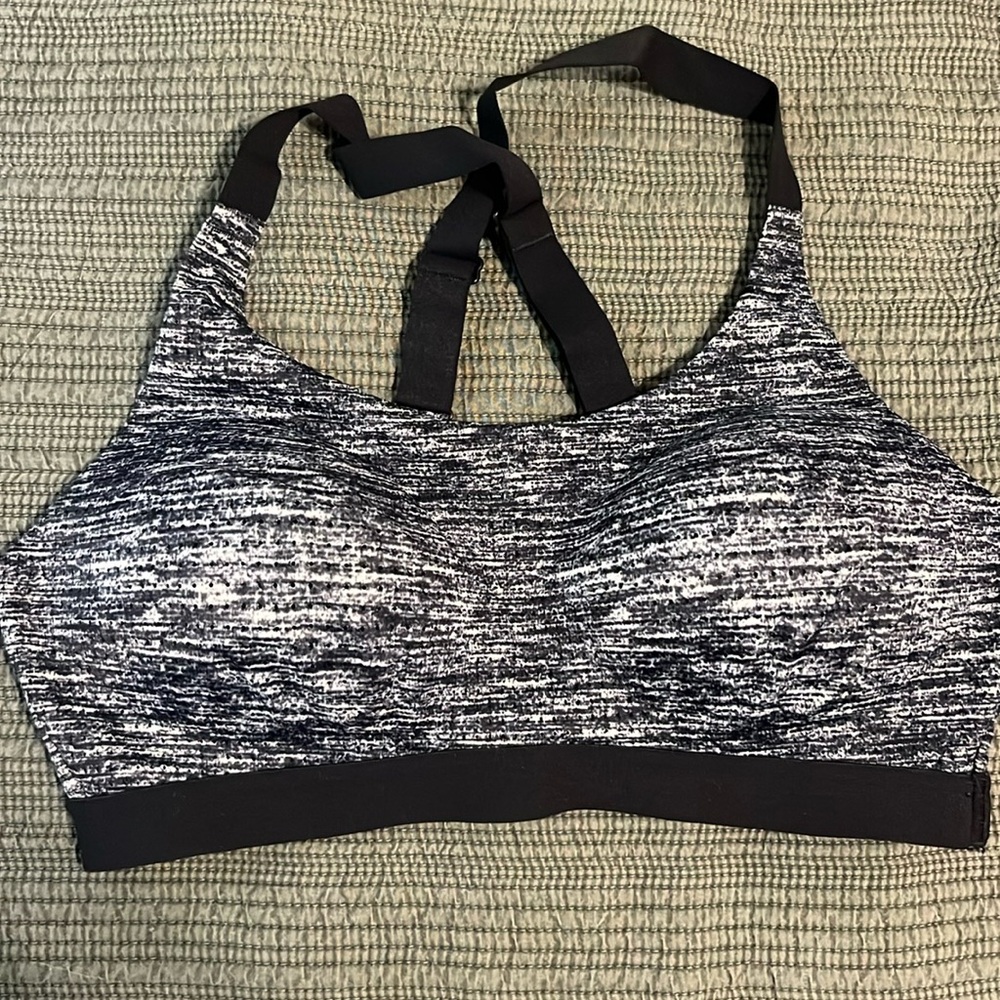 Victoria’s Secret sport padded sports. Pads are sewn into bra. Size 34C.